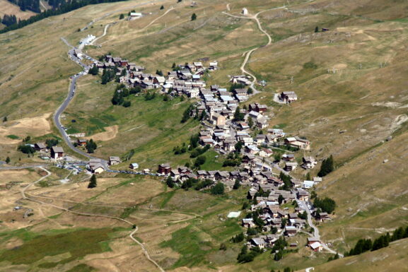 Saint-Véran depuis la tete de la Cula